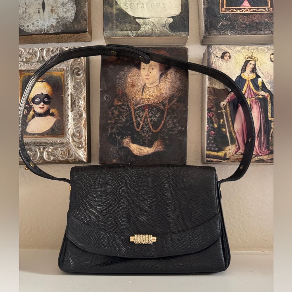 Vintage‎ Black Structured Handbag – Classic Lizard-Textured Gold Clasp